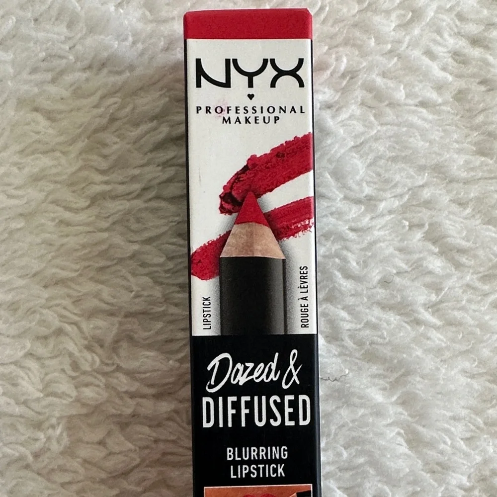 NYX Dazed & Diffused Lipstick - Bold Red